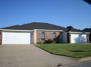2884 W Wildwood Dr, Fayetteville, AR 72704