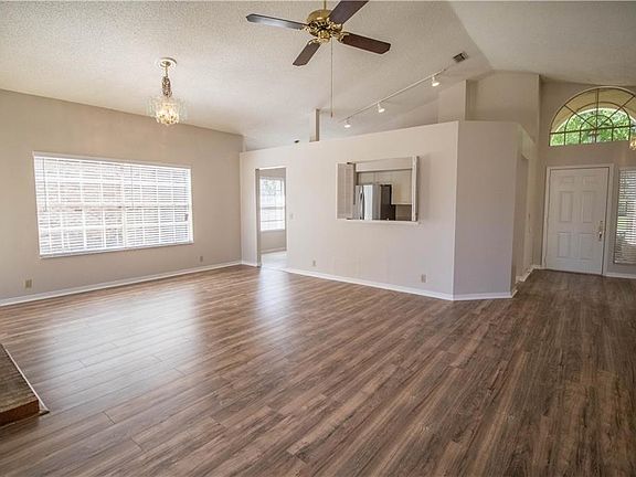 5th image of 292 New Waterford Pl
