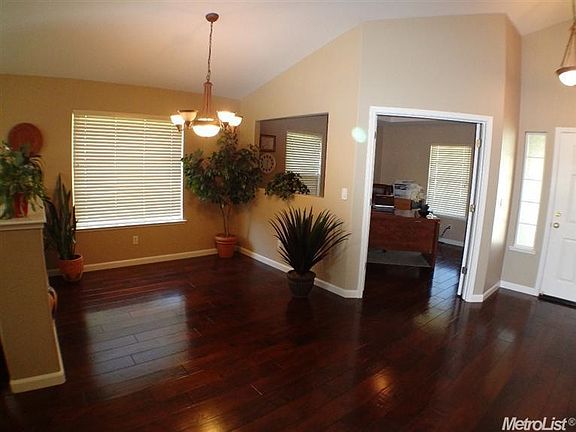 5th image of 61 Palomino Ct