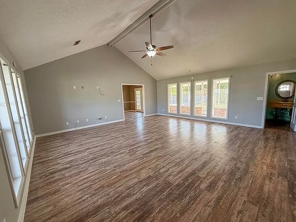 3rd image of 385 Ginger Ln