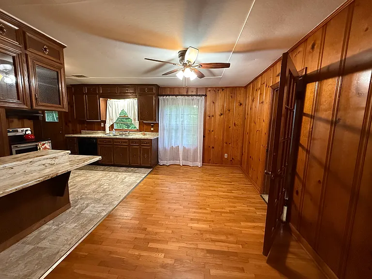 842 Burnett Station Rd — Photo 5