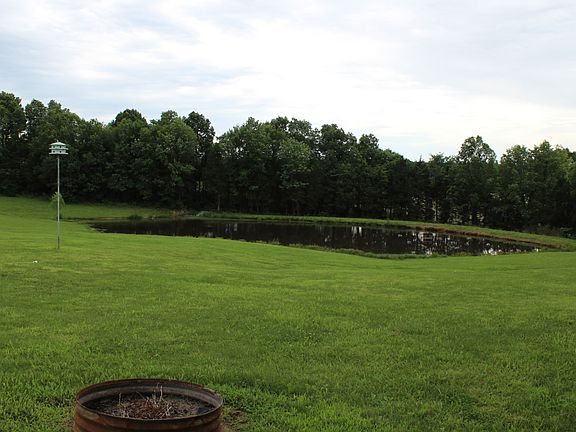 4th image of 410 Robin Woods Ln