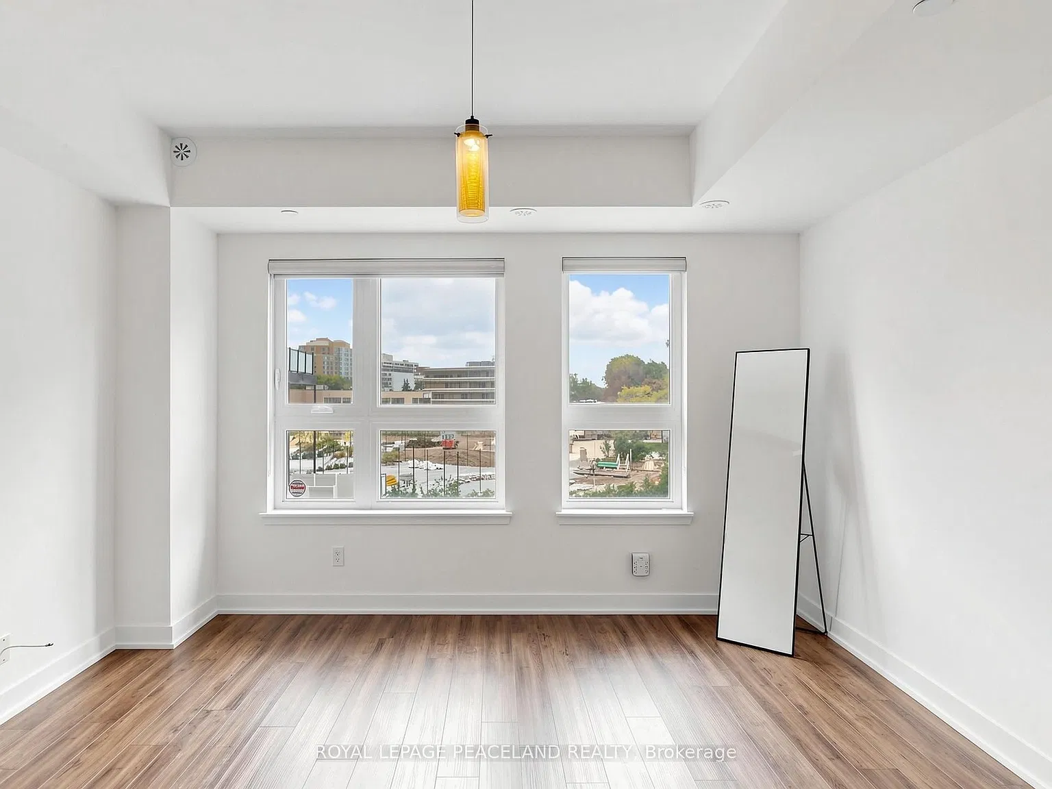 4 bed, $2,800 — Photo 3