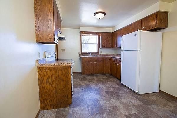 2nd image of 1268 Meadow Ln