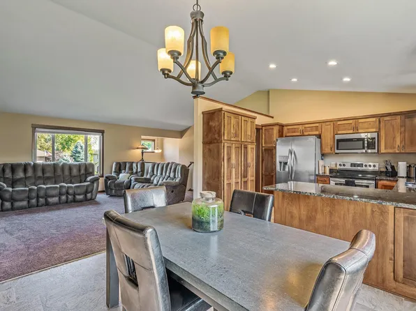 2741 Davis St S, Cambridge, MN 55008