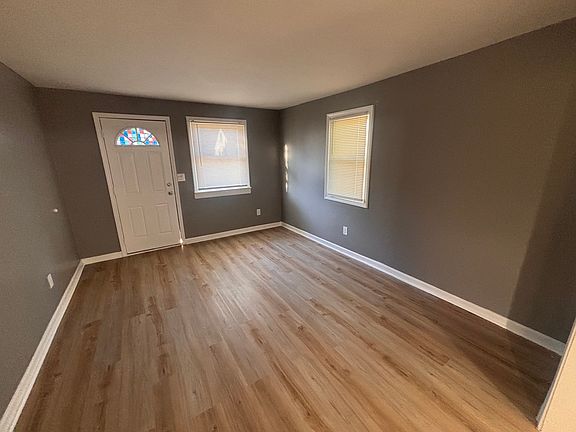 5th image of 643 Lookout St