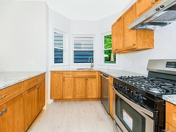 3rd image of 233 E 238th St #1