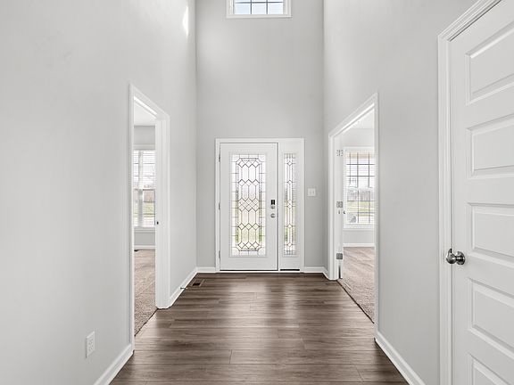5th image of 19393 Titus Dr