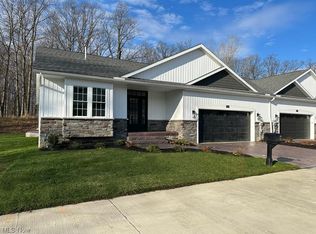 999 Pin Oaks Dr, Broadview Heights, OH 44147
