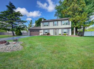 19 Plymouth Ln, Manalapan, NJ 07726