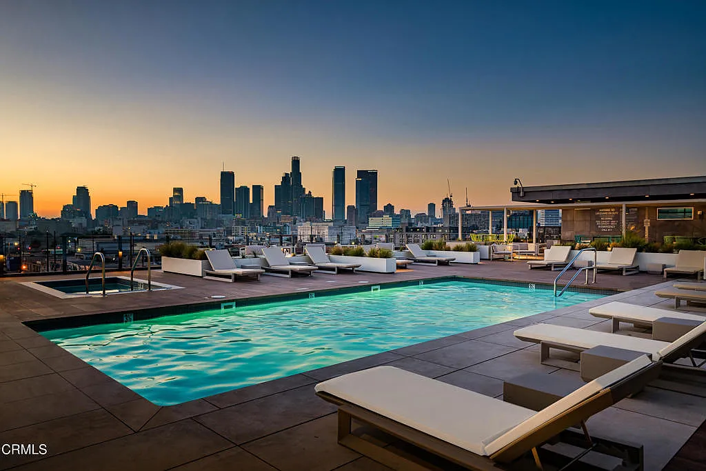 1 bed, 1.0 bath, 1110 sqft, $3,700 — Photo 1