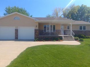 511 E 47th Street Pl, Kearney, NE 68847