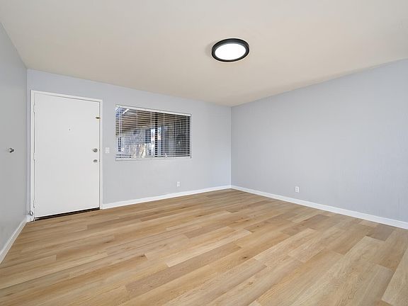 3rd image of 1506 E 4th St Unit 205