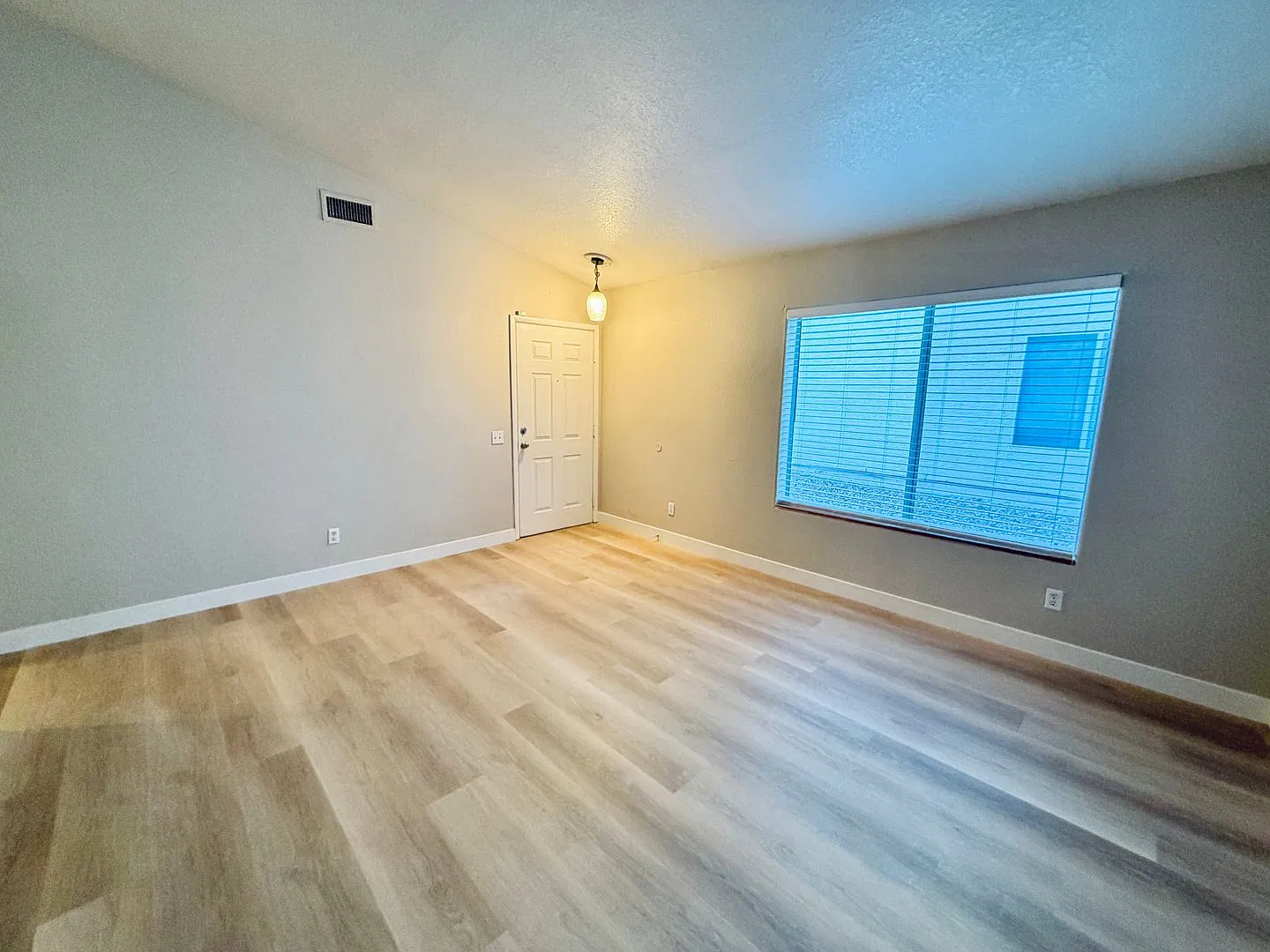 Newly renovated 1 story home with 3 bedrooms and 2 full bathrooms in the beautiful North Shores c... — Photo 4