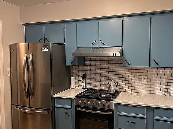 kitchen-refrigerator, range