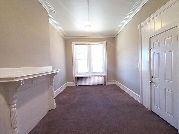 3rd image of 925 Belmont Ave