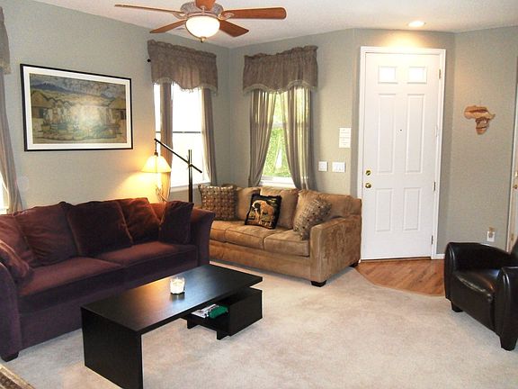 LIVING ROOM - 2