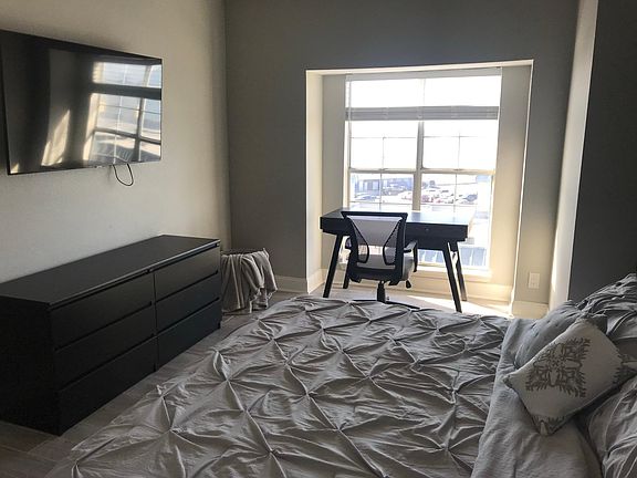 5th image of 921 Marine Dr APT 336
