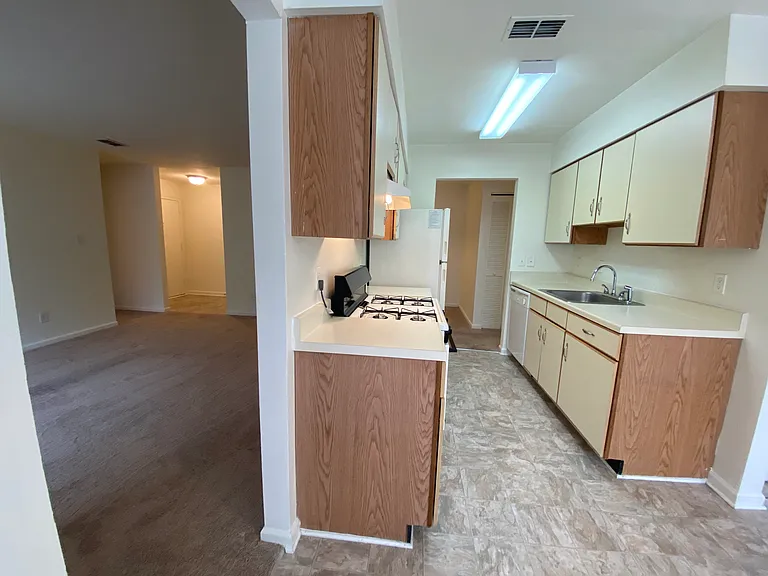 Princeton Circle West Apartments — Photo 120