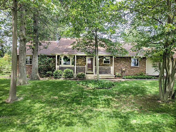 3rd image of 26839 Woodland Ct