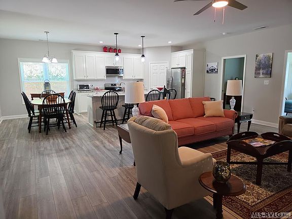 3rd image of 107 Savannah Cir