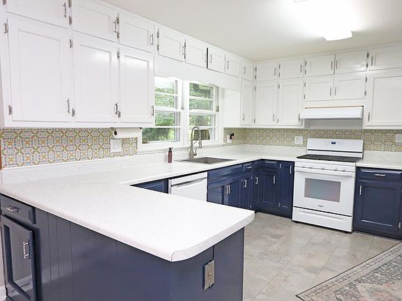 3rd image of 405 Church St