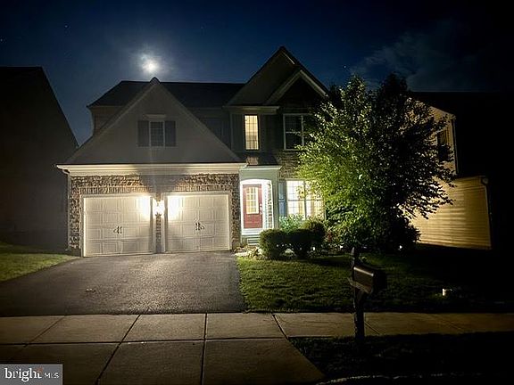 5th image of 608 Empire Dr