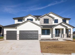 18412 Greenleaf St, Omaha, NE 68136