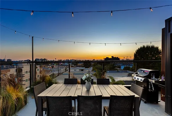 3 bed, 1656 sqft, $9,750 — Photo 3
