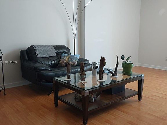 3rd image of 325 Biscayne Blvd #1516