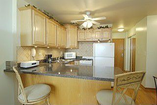 4th image of 4600 N Cumberland Ave Unit 307