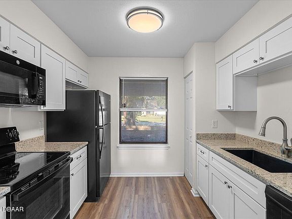5th image of 366 Bent Oak Dr