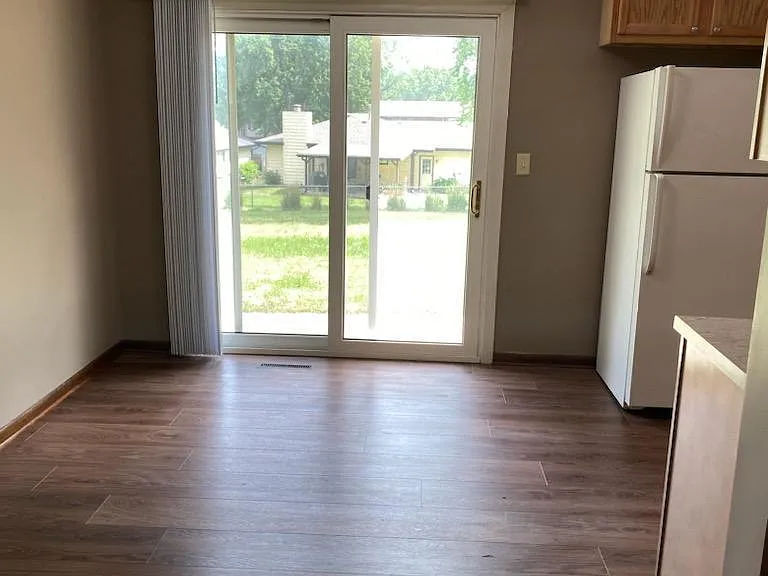 1841 Montclair Dr — Photo 2