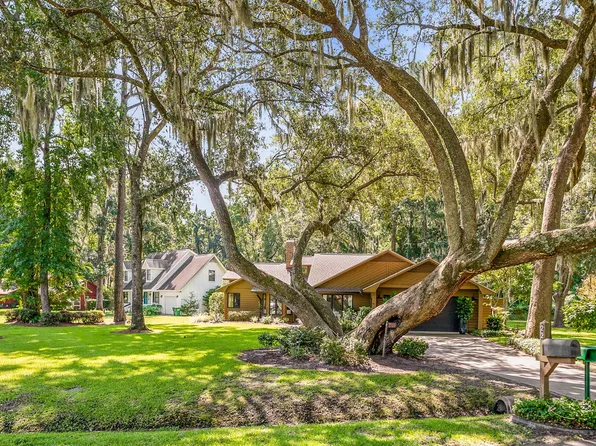 22 Chesterfield Lake Drive, Beaufort, SC 29906