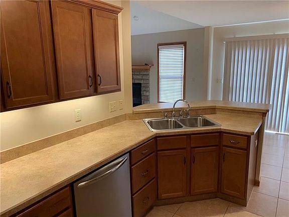 4th image of 2422 Pebble Creek Ct