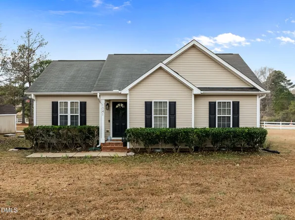 1041 Parkers Ridge Dr, Fuquay Varina, NC 27526