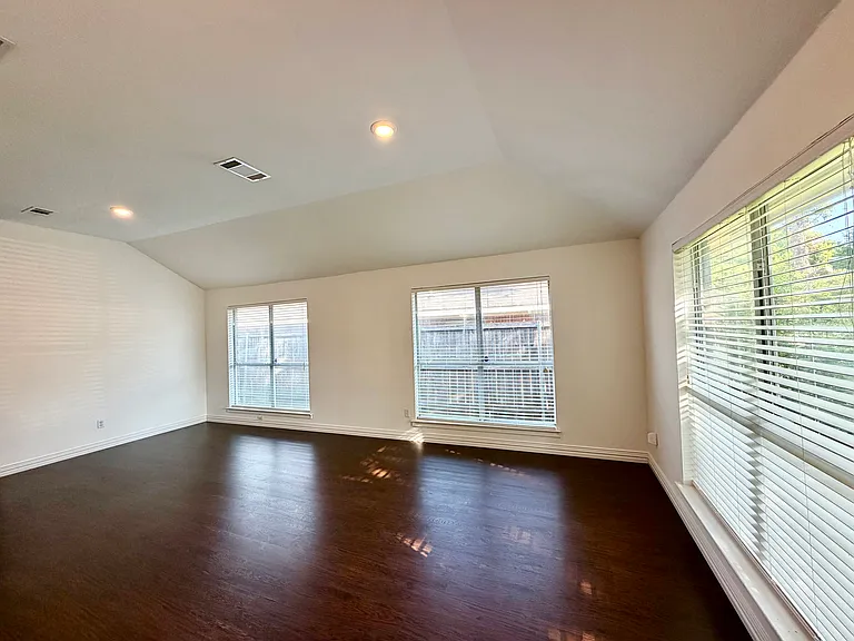4232 Osborn Rd — Photo 3