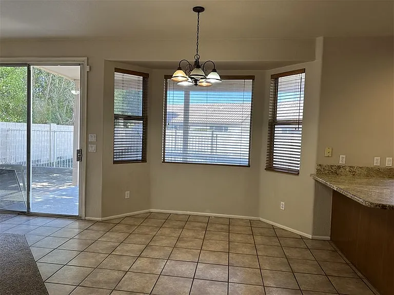 3320 N Lakeshore Ct — Photo 10