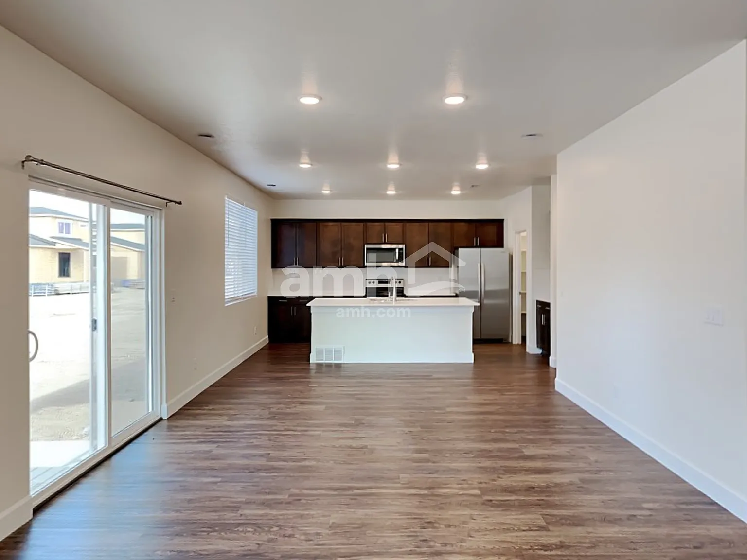 5 bed, 3.0 bath, 2534 sqft, $3,190 — Photo 4