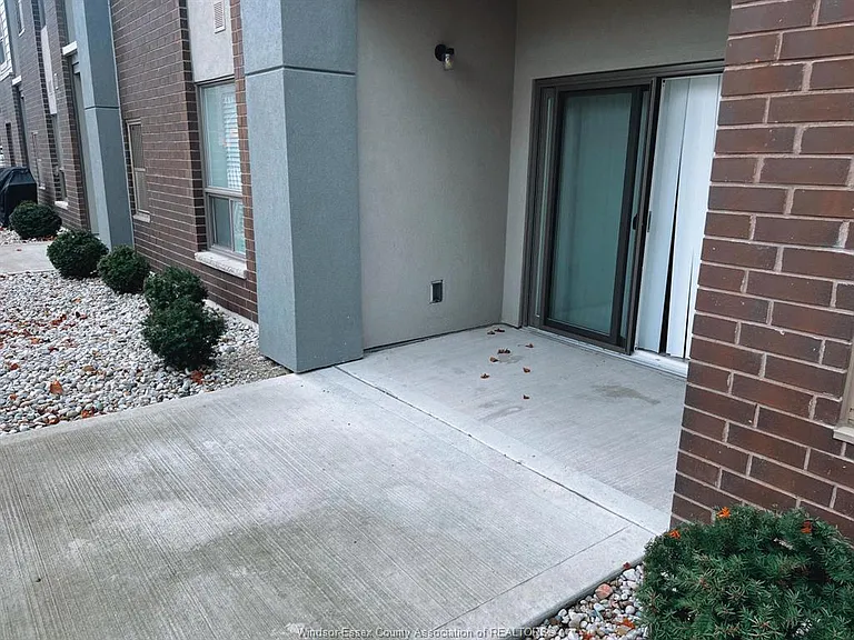955 Ouellette Ave #402 — Photo 15