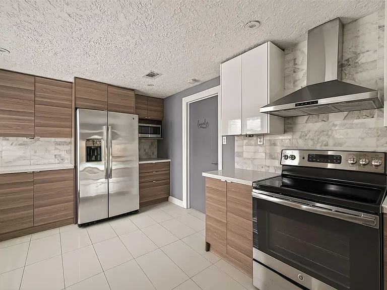 2130 Round Lake Dr — Photo 25