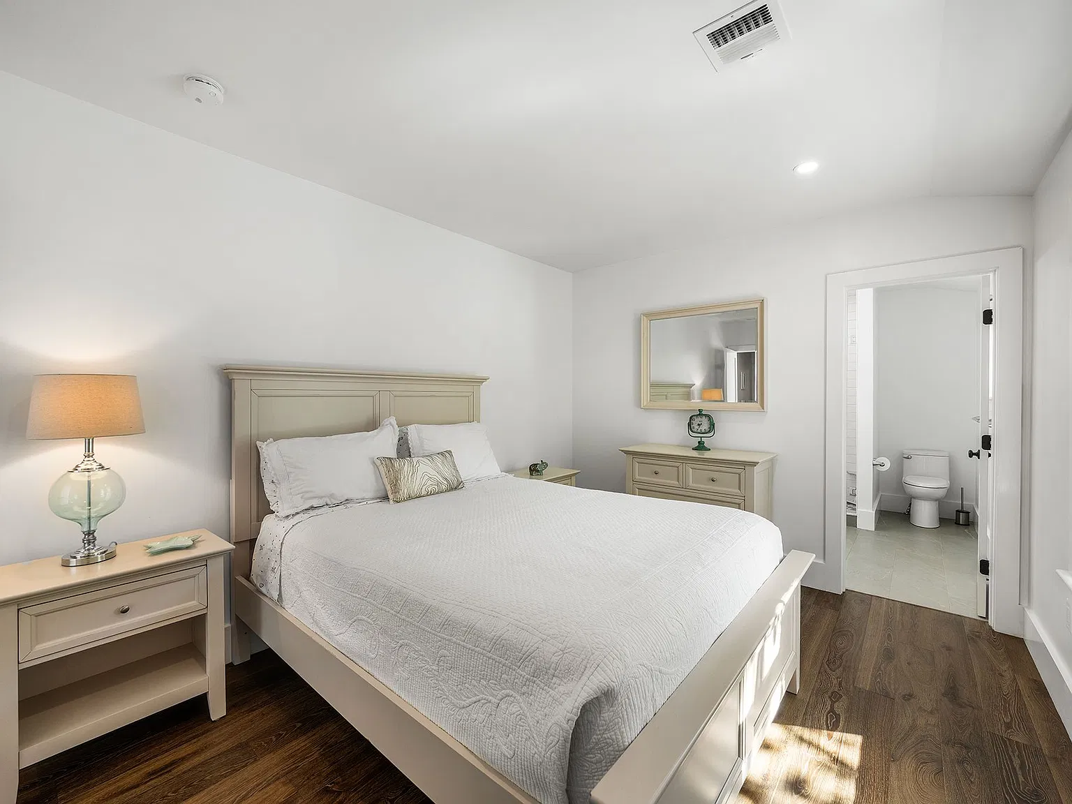 2 bed, 1000 sqft, $2,500 — Photo 3