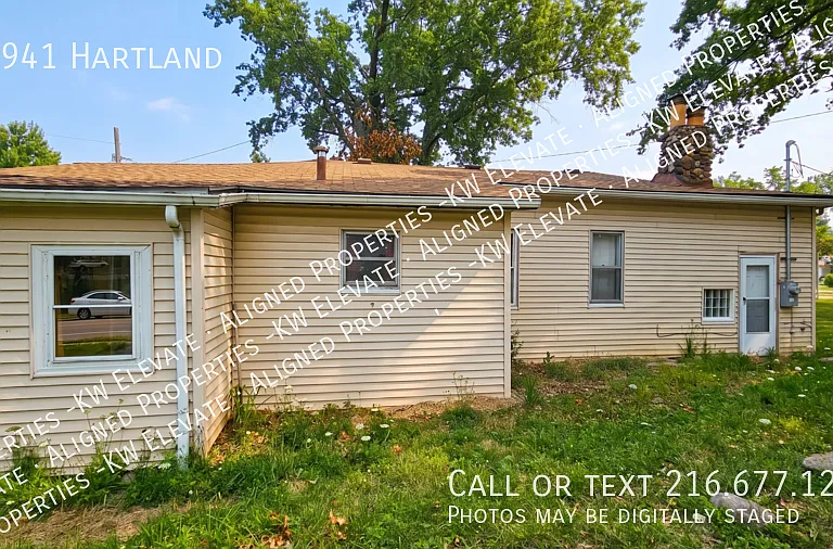 23941 Hartland Dr — Photo 3