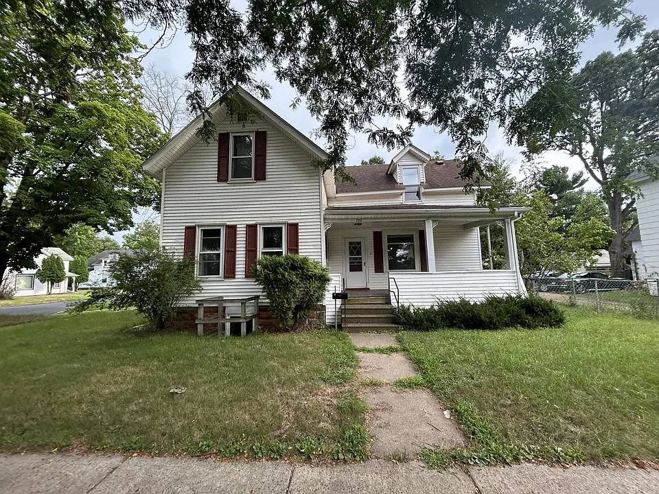 202 13th Ave W