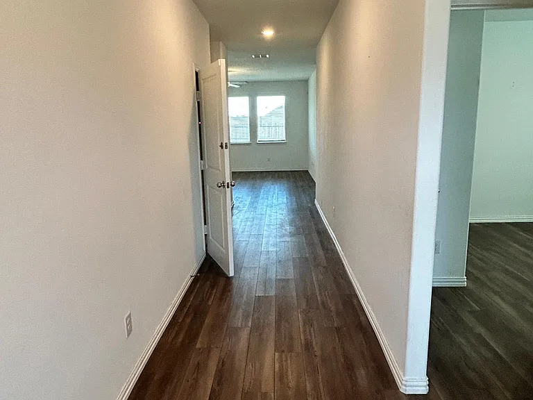 5628 Elwood Dr — Photo 3