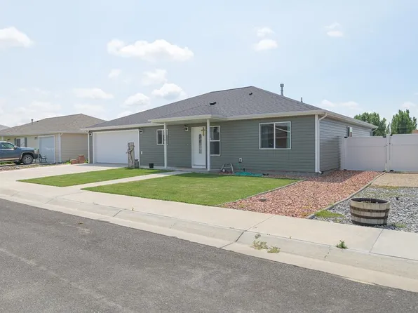 1154 E Madison St, Powell, WY 82435