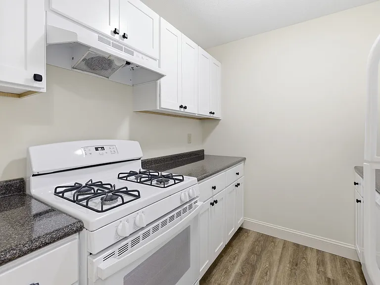 East Bay Apartments — Photo 10