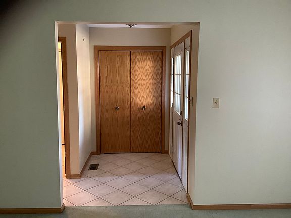 4th image of 6333 W 93rd St