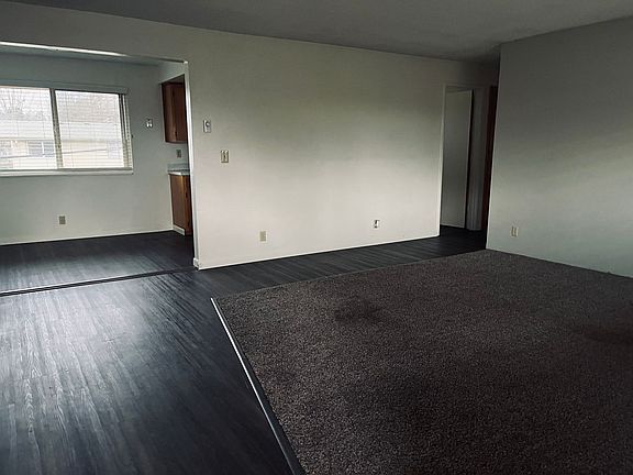 5th image of 300 E 6th Ave #16
