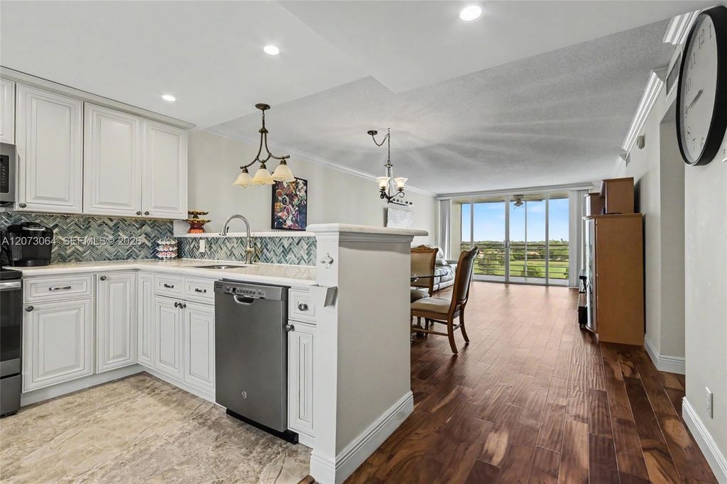 3090 N Course Dr APT 709, photo 3